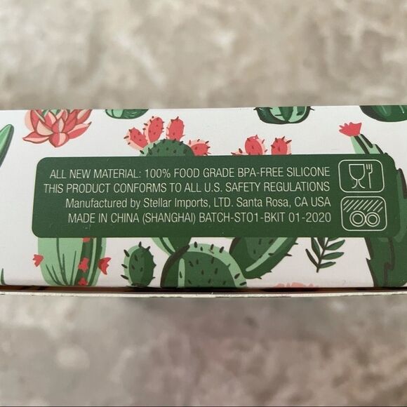 Be Kind by Ellen Silicone Ice Cube Tray - Picture 4 of 4